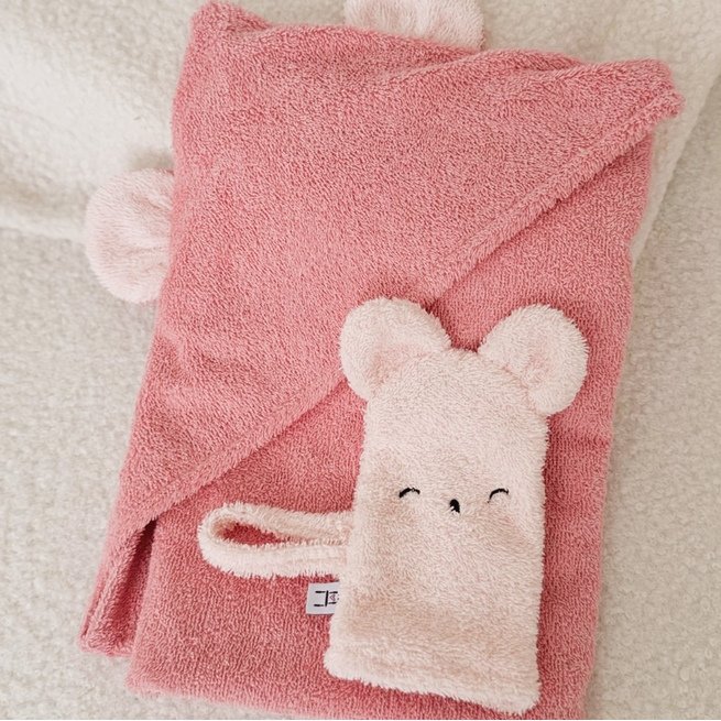 Rožinis rankšluostis su ausytėmis 2