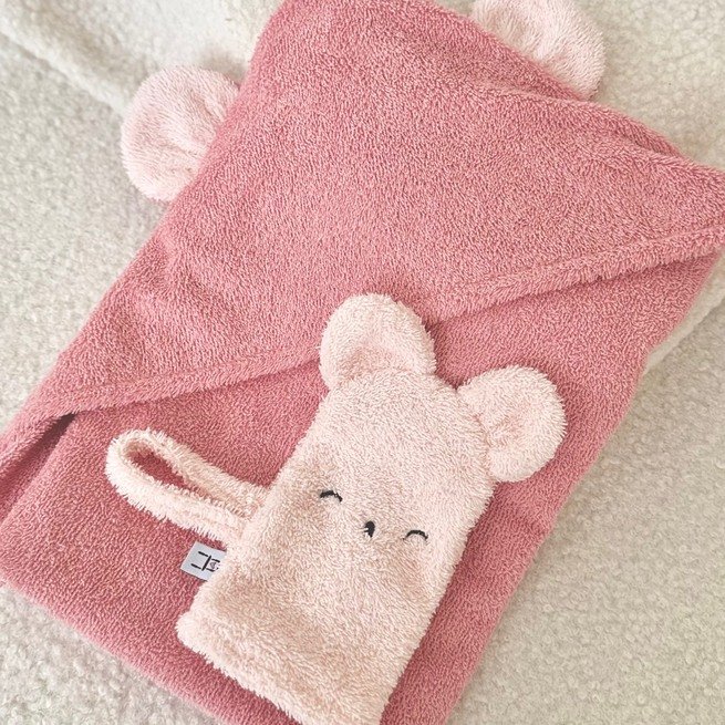 Rožinis rankšluostis su ausytėmis