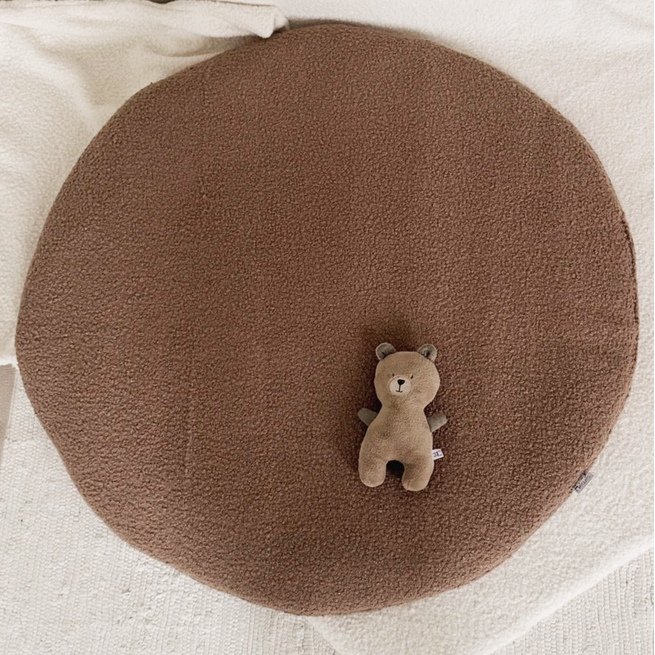 Minkštas apvalus RUDAS vaikų kambario kilimas "Sapnų piemenėliai" 1