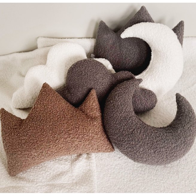 Mėnulio formos pagalvėlė "Sapnų piemenėliai" 1