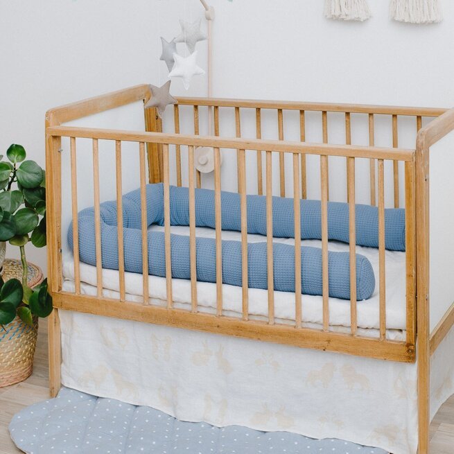 Mėlynos "Vafliuko" apvalios lovytės apsaugos kūdikiams